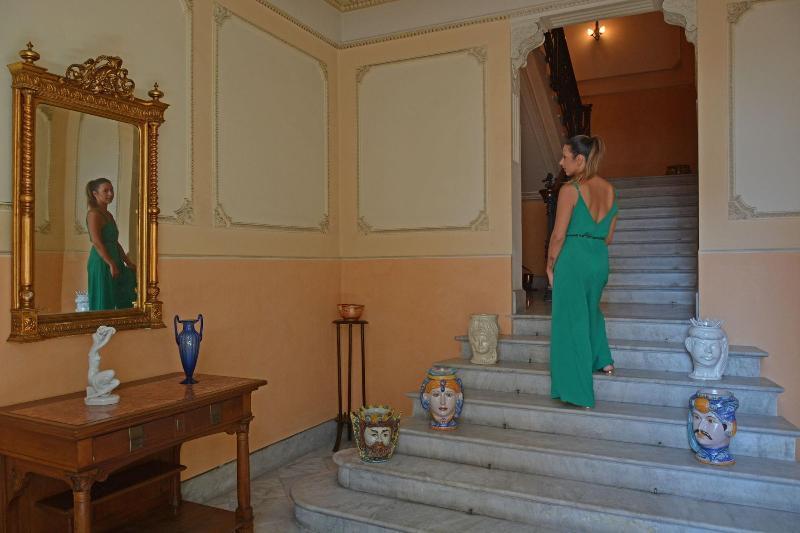 B&B Di Charme Camelie Palazzo Nicotra Riposto Zewnętrze zdjęcie