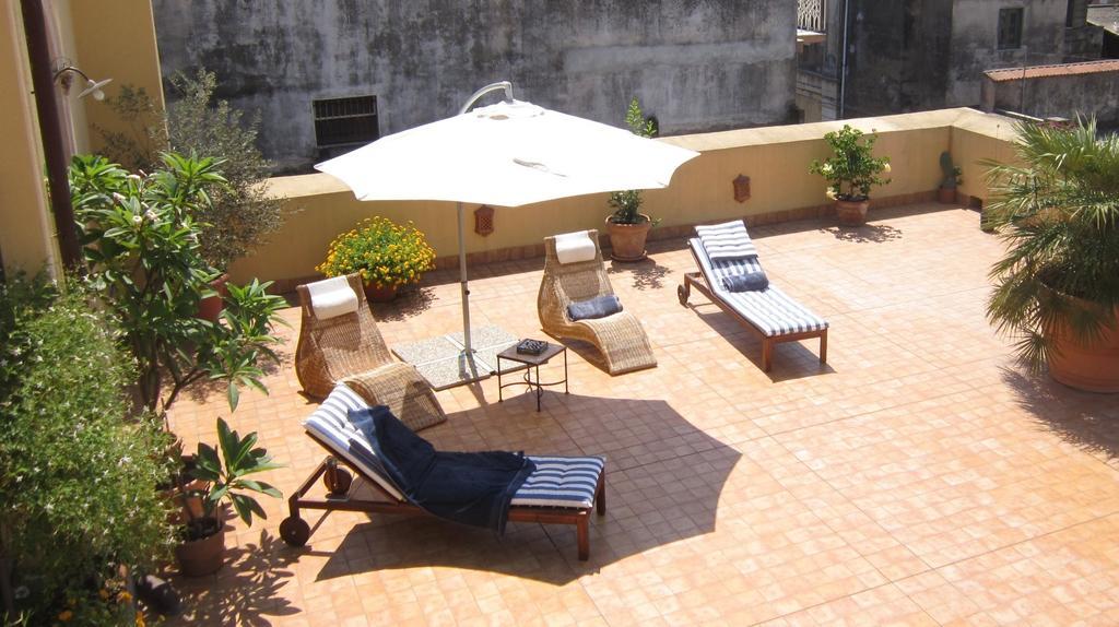 B&B Di Charme Camelie Palazzo Nicotra Riposto Zewnętrze zdjęcie