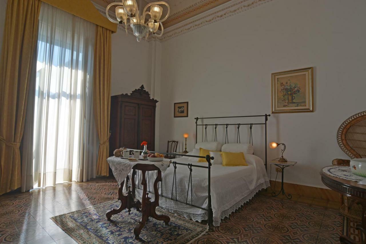 B&B Di Charme Camelie Palazzo Nicotra Riposto Zewnętrze zdjęcie